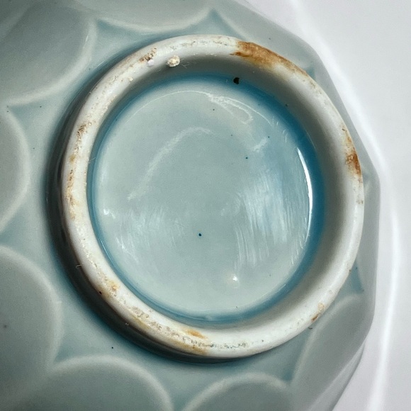 VINTAGE CELADON GREEN LOTUS BOWL / Small & Elegant / 3.5 in. / Some Firing Flaws - Picture 6 of 10